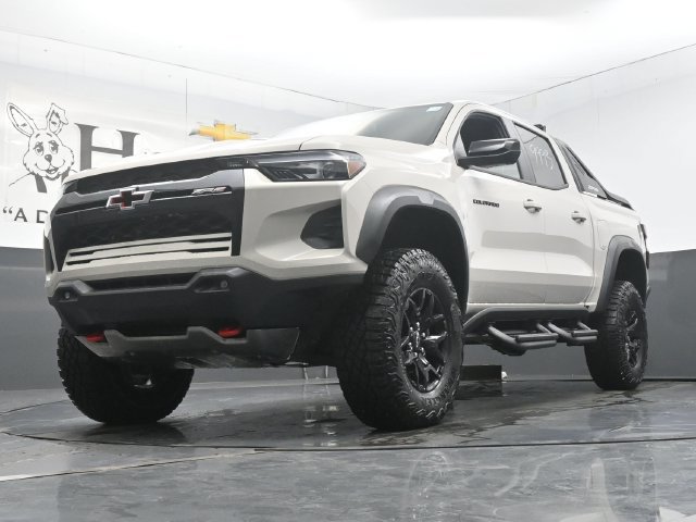 New 2026 Chevrolet Colorado ZR2 w/ Midnight Edition AWD/4WD image 4
