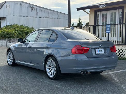 Used 2011 BMW 328i xDrive Sedan AWD/4WD image 3