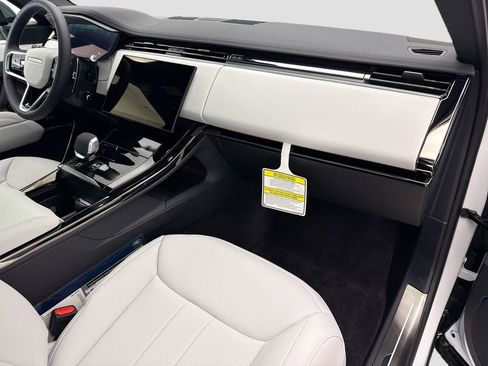 New 2026 Land Rover Range Rover Sport SE image 16