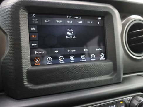 Used 2023 Jeep Gladiator Sport AWD/4WD image 11