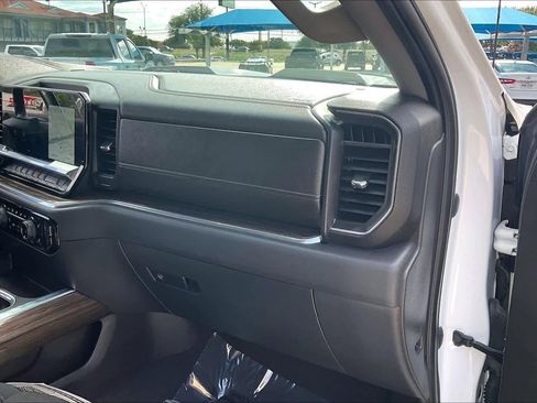Used 2023 Chevrolet Silverado 1500 LT Trail Boss w/ Convenience Package II AWD/4WD image 18