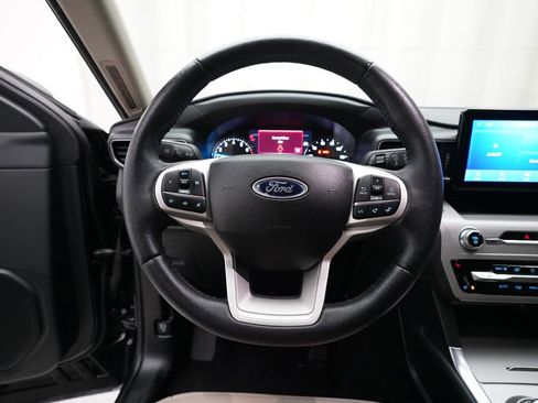 Used 2023 Ford Explorer XLT w/ Equipment Group 202A image 4