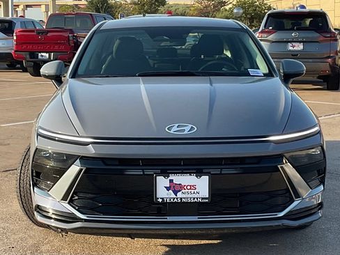 Used 2025 Hyundai Sonata SEL FWD image 2