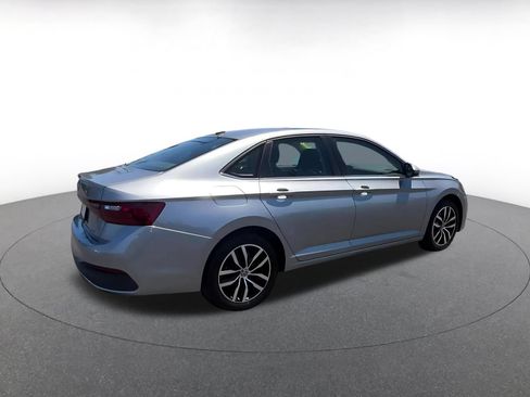 Used 2025 Volkswagen Jetta SE FWD image 15