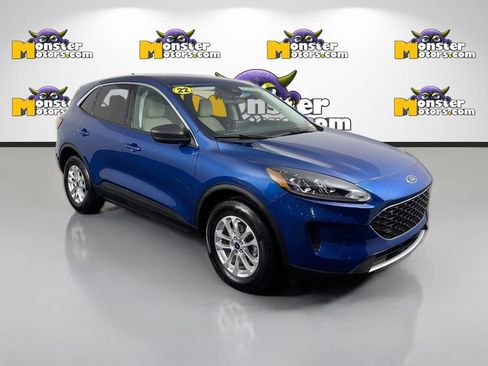 Used 2022 Ford Escape SE w/ Cold Weather Package AWD/4WD image 3