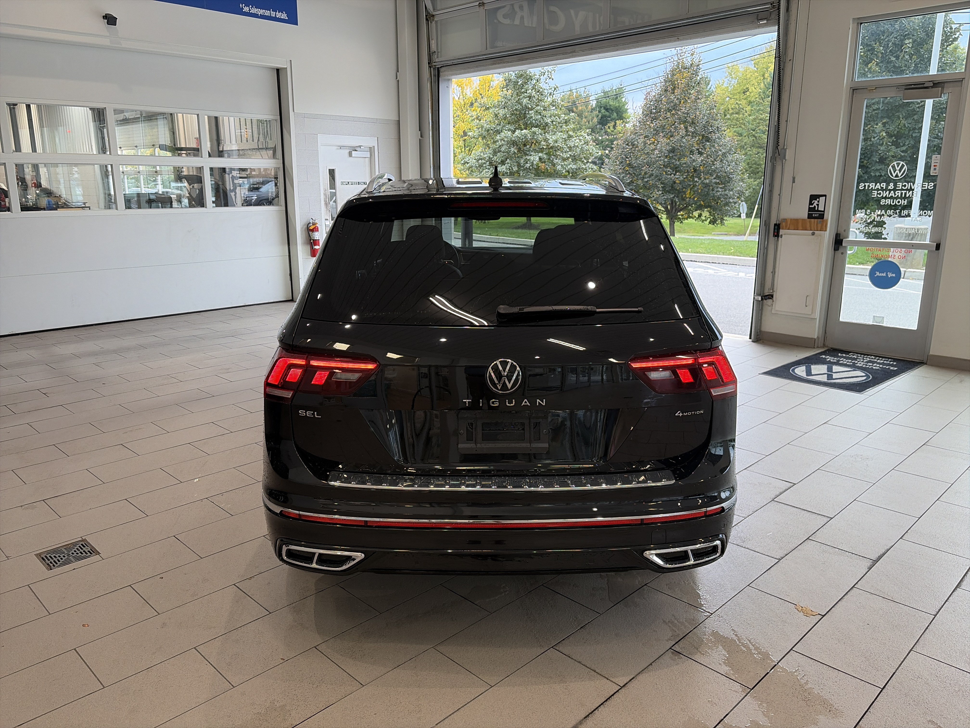 Used 2024 Volkswagen Tiguan SEL R-Line AWD/4WD image 6