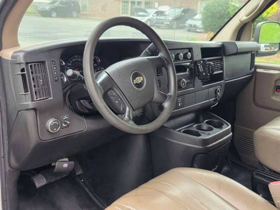 Used 2014 Chevrolet Express 3500 RWD image 6