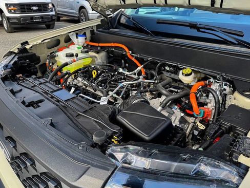 Used 2025 Ford Maverick Lariat image 35