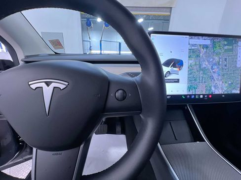 Used 2021 Tesla Model Y Long Range AWD/4WD image 19
