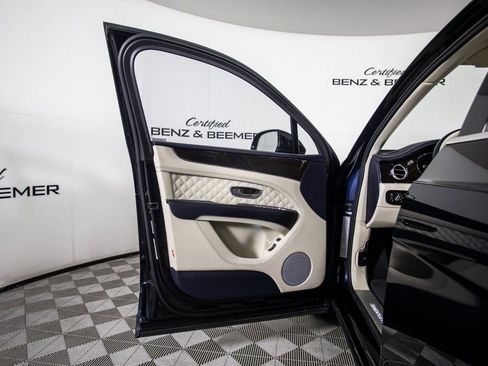 Used 2021 Bentley Bentayga image 19