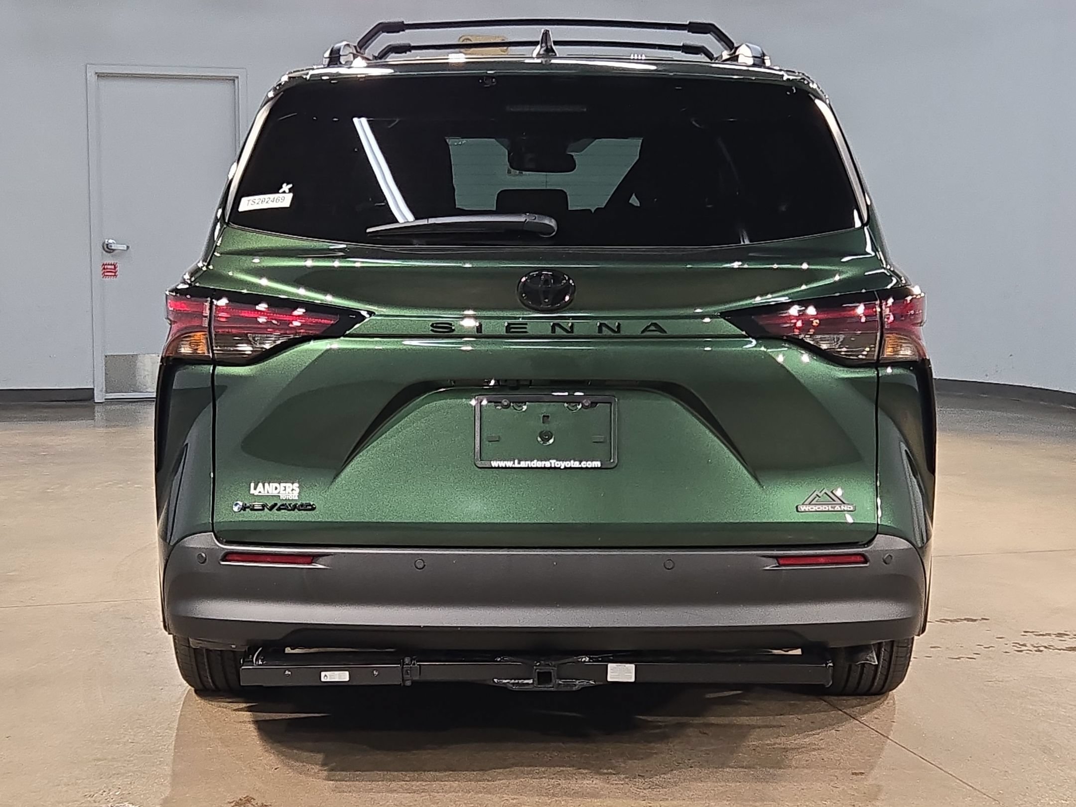 New 2026 Toyota Sienna XLE Woodland Edition AWD/4WD image 6