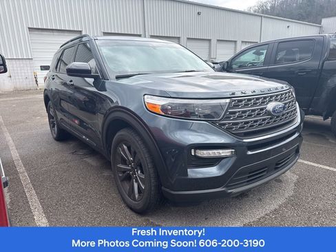 Used 2022 Ford Explorer XLT w/ Equipment Group 202A image 3