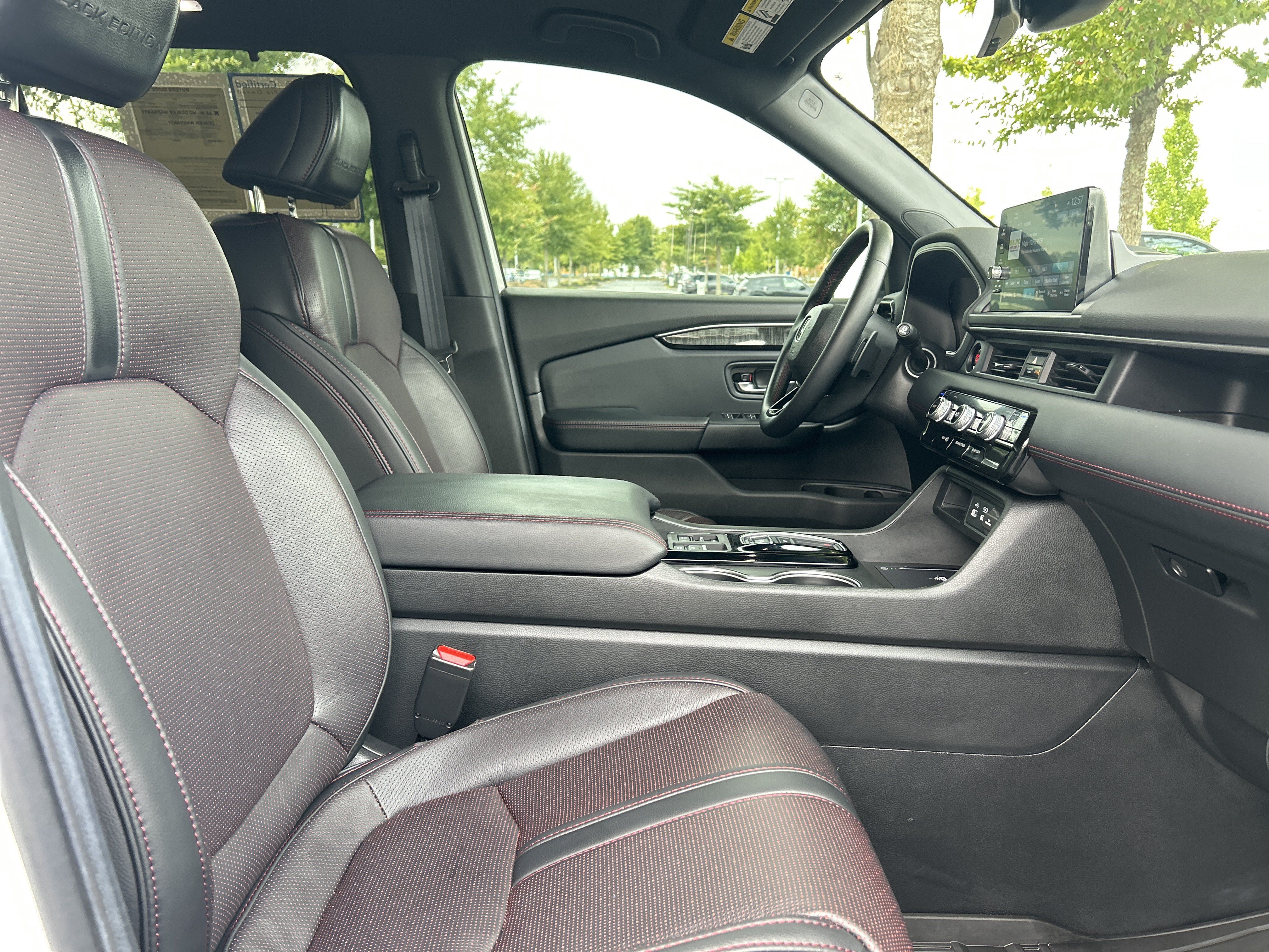 Certified 2025 Honda Pilot Black Edition image 31