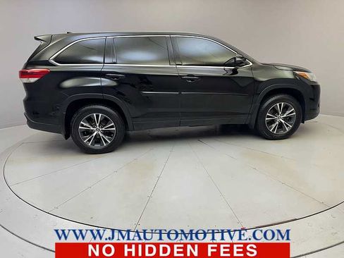 Used 2017 Toyota Highlander Plus AWD/4WD image 6