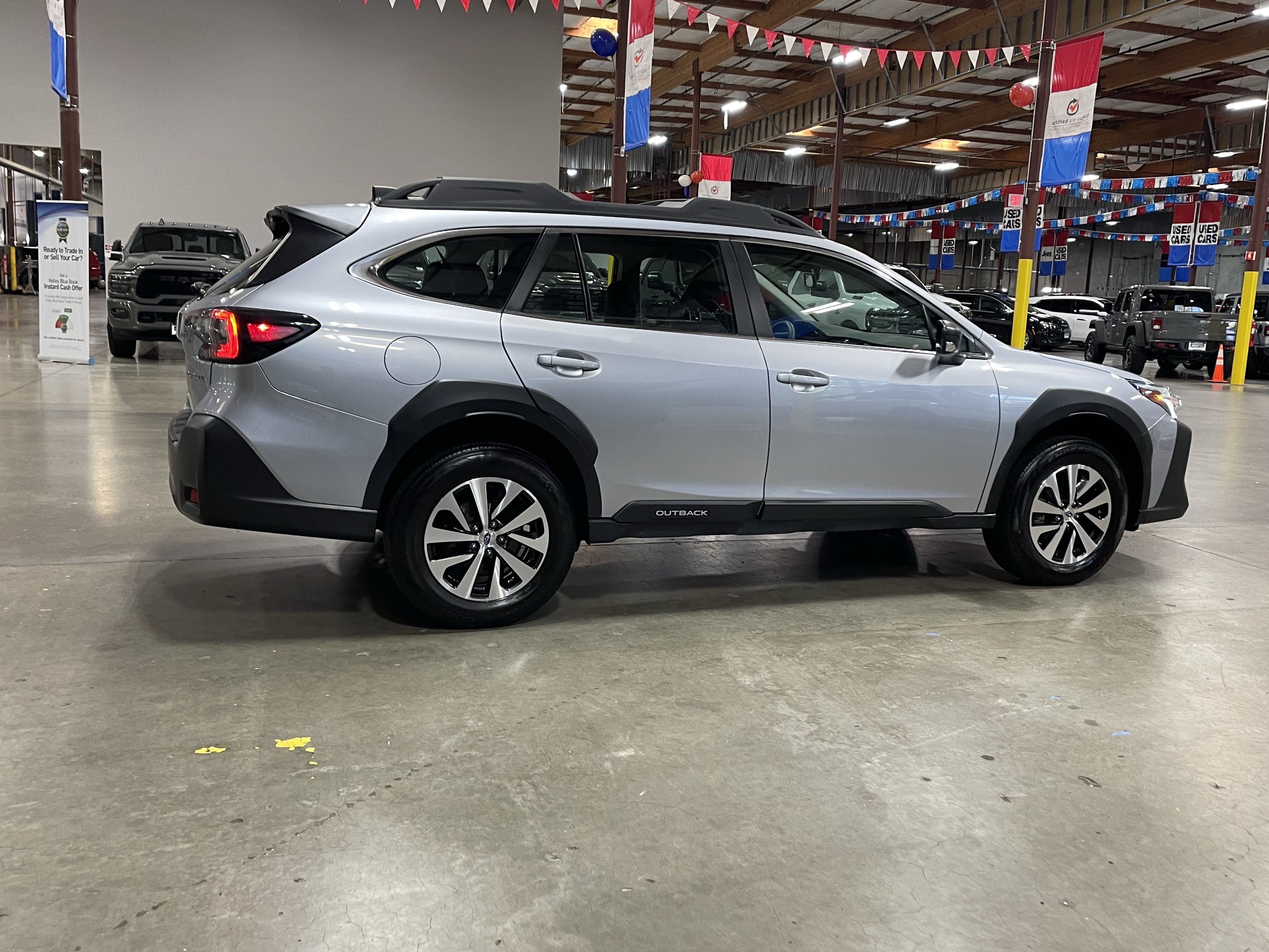 Used 2024 Subaru Outback AWD/4WD image 6