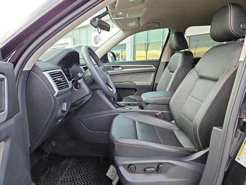 Certified 2023 Volkswagen Atlas SE image 12