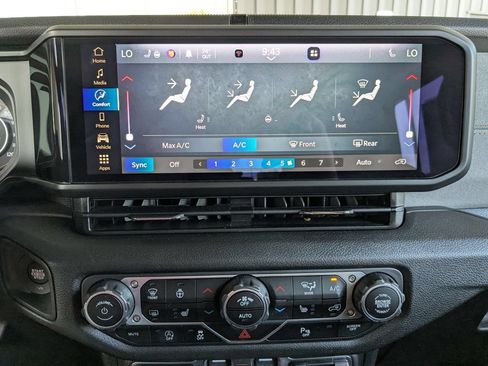 Used 2025 Jeep Wrangler Unlimited Sport AWD/4WD image 19