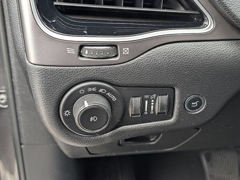 Used 2019 Jeep Cherokee Limited AWD/4WD image 27