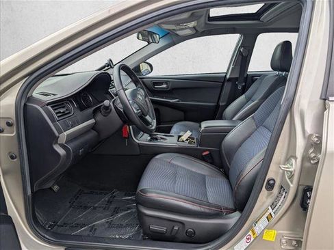 Used 2015 Toyota Camry SE w/ Moonroof Package image 15