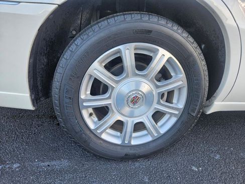 Used 2010 Cadillac DTS image 36