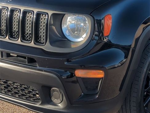 Used 2023 Jeep Renegade Latitude image 9