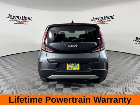 Used 2025 Kia Soul LX FWD image 8
