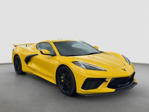 Used 2025 Chevrolet Corvette Stingray Preferred Cpe w/ Z51 Performance Package RWD image 8