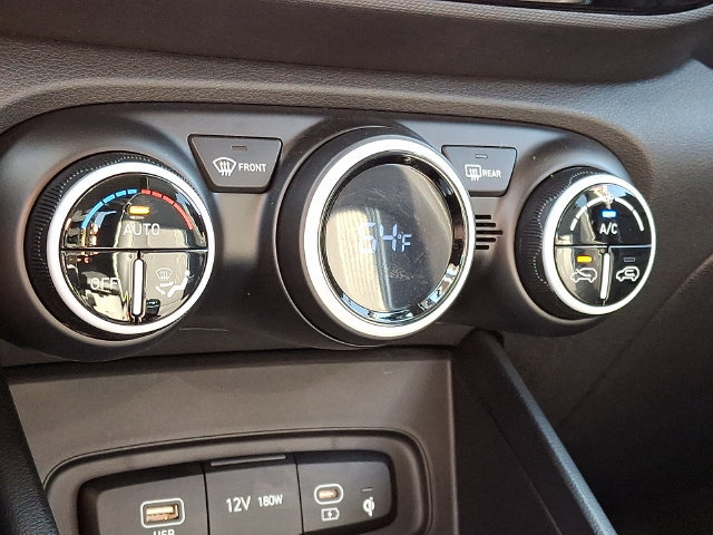 Used 2025 Hyundai Venue Limited FWD image 16