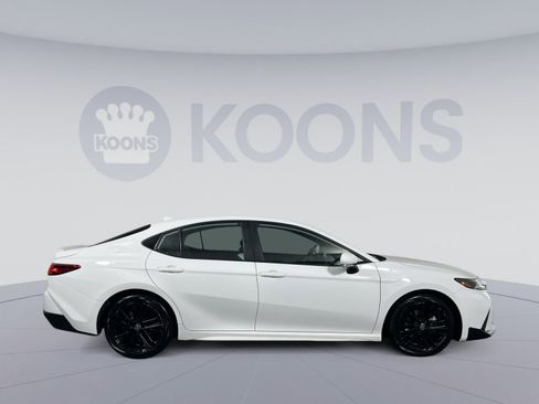 Used 2025 Toyota Camry SE image 8