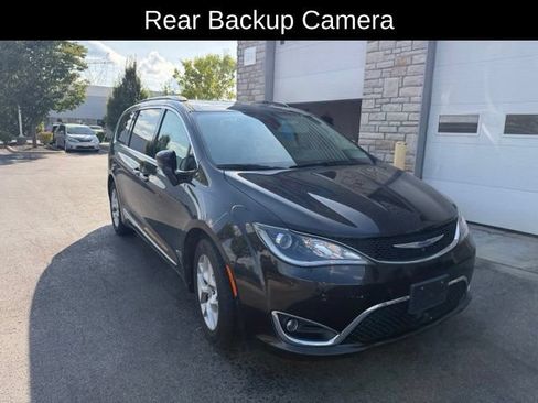 Used 2019 Chrysler Pacifica Touring-L Plus w/ Advanced Safetytec Group FWD image 3