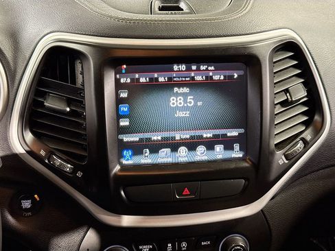 Used 2018 Jeep Cherokee Latitude Plus w/ Cold Weather Group image 22