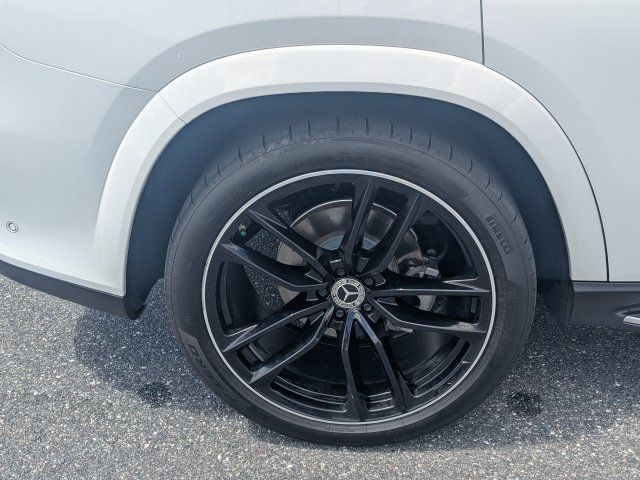 Used 2025 Mercedes-Benz GLS 580 4MATIC image 11