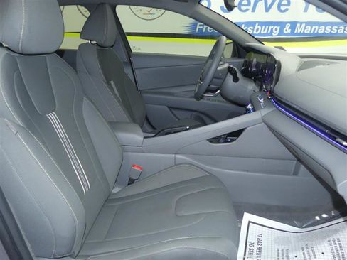 Used 2024 Hyundai Elantra SEL FWD image 8