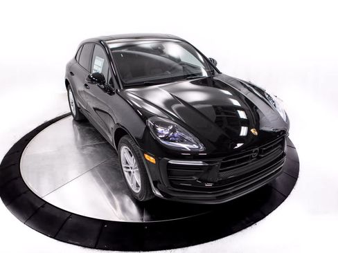 Certified 2026 Porsche Macan AWD/4WD image 22