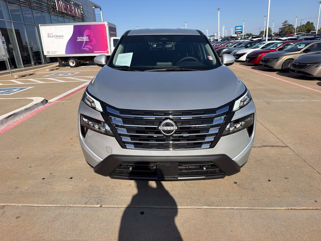 Used 2025 Nissan Rogue SV FWD image 8