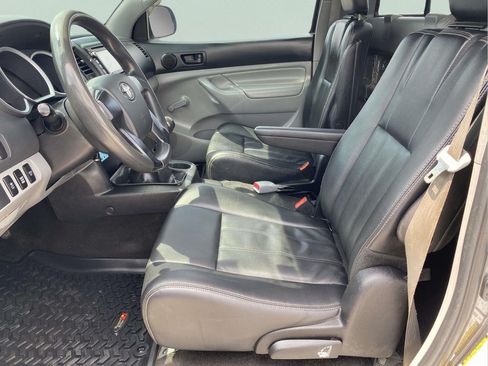 Used 2014 Toyota Tacoma 4x4 Regular Cab image 10