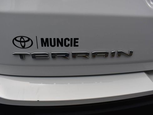 Used 2024 GMC Terrain SLE image 16