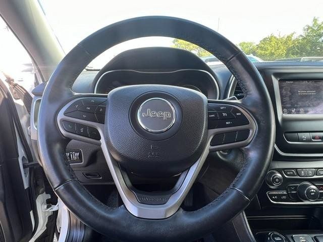 Used 2019 Jeep Cherokee Latitude Plus w/ Cold Weather Group AWD/4WD image 12