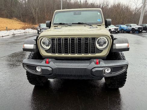 Used 2025 Jeep Wrangler Unlimited Rubicon image 2