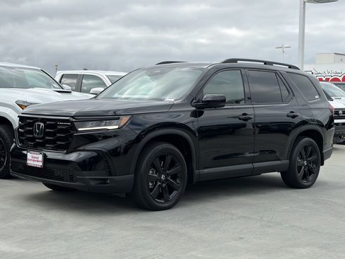 Used 2025 Honda Pilot Black Edition image 6