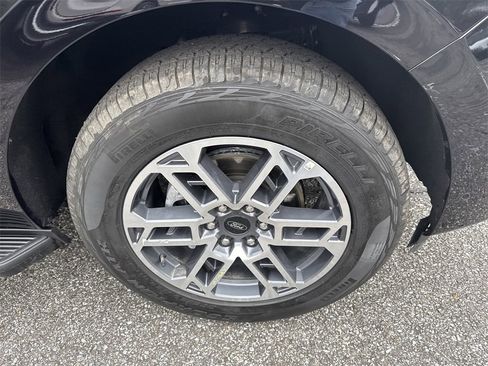 Used 2025 Ford Expedition Active image 12