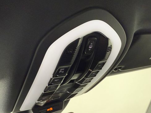 Certified 2026 Porsche Macan AWD/4WD image 19