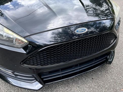 Used 2017 Ford Focus ST FWD image 34