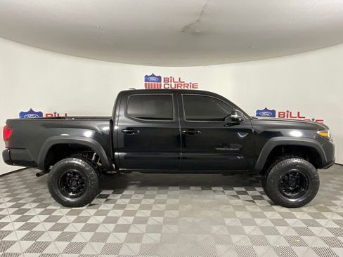 Used 2021 Toyota Tacoma TRD Off-Road w/ TRD Premium Off Road Package AWD/4WD image 2