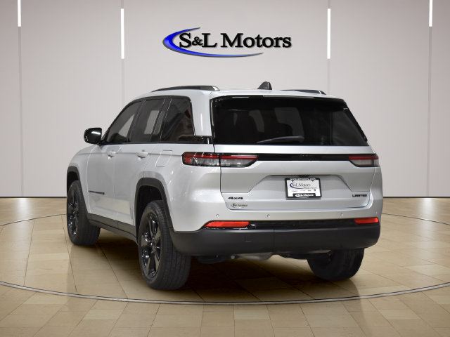 Used 2023 Jeep Grand Cherokee Limited w/ Black Appearance Package AWD/4WD image 6