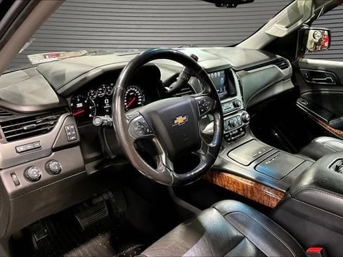 Used 2020 Chevrolet Suburban Premier AWD/4WD image 17