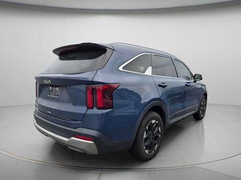 Used 2025 Kia Sorento S w/ Panoramic Sunroof Package FWD image 5