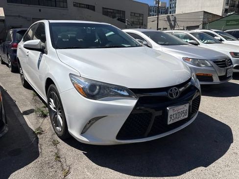 Used 2017 Toyota Camry XLE FWD image 2