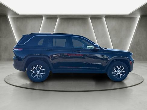Used 2025 Jeep Grand Cherokee Limited AWD/4WD image 8