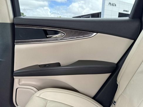 Used 2016 Lincoln MKX Reserve w/ Technology Package image 15